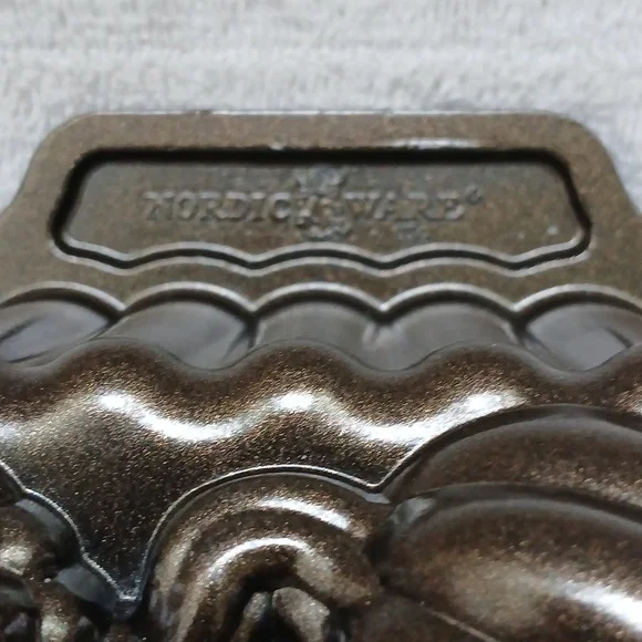 Nordic Ware Harvest Bounty Loaf Pan 6 Cups Heavy Cast Aluminum Fall Pumpkin - Picture 5 of 7